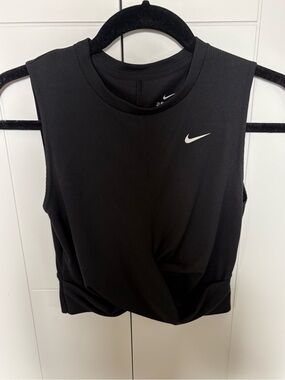 Nike crop tank with front twist